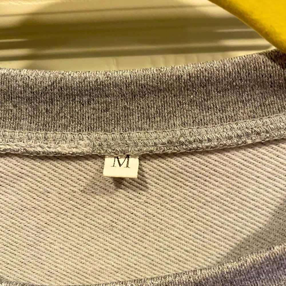 Holiday sweatshirt - Picture 3 of 3